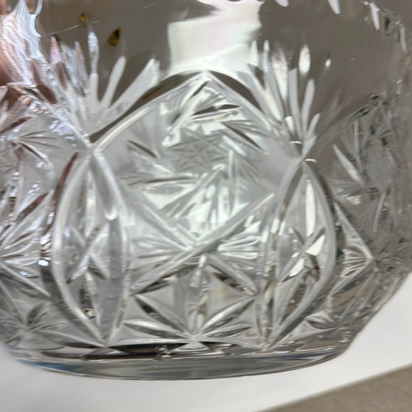 Crystal bowl 8” round for that fancy luncheon, engagement party or decoration - Picture 7 of 8